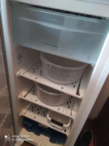 Vendo 01 Freezer Electrolux semi novo