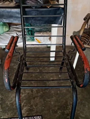 2 cadeiras de ferro 