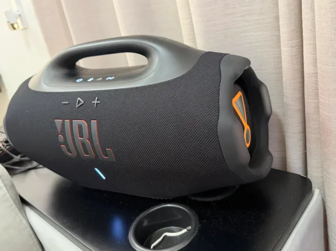 JBL bombox 4