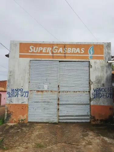 Garagem a estrutura muito boa. Na rua Porto da folha próximo ao forum de Carira.
