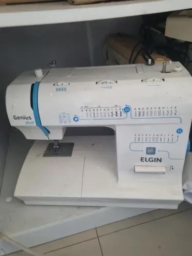 Máquina de costura elgin pouco uso