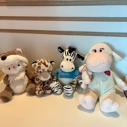Combo pelúcias Nestlé original + ovelha e oncinha
