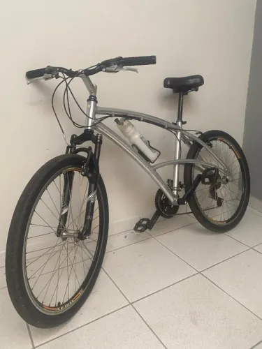 Bicicleta Caloi Aluminum Aro 26 - Cambio Rapid Fire Shimano 21 velocidades