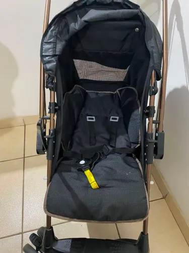 Carrinho+ Bebê conforto usado pouquíssimas vezes, bem conservado