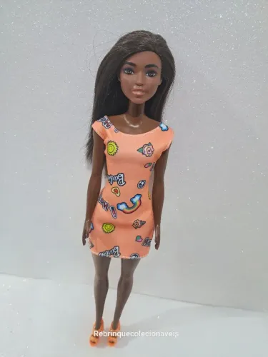 Barbie Negra look laranja ,sapatos novos