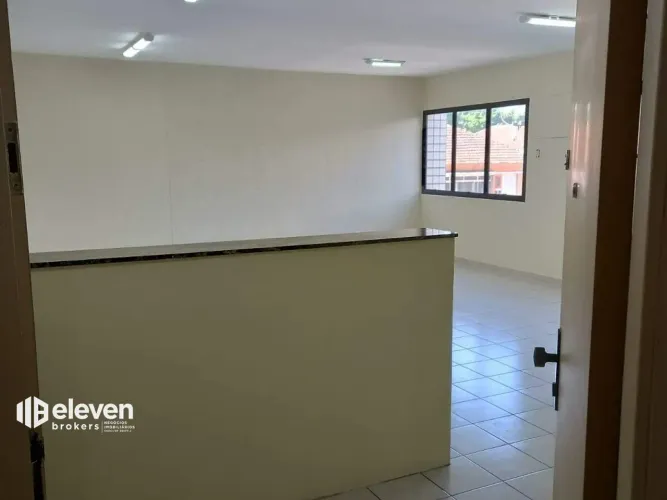 Sala comercial de 48 m2 em Vila Mathias , ao lado da Av Ana Costa em Santos