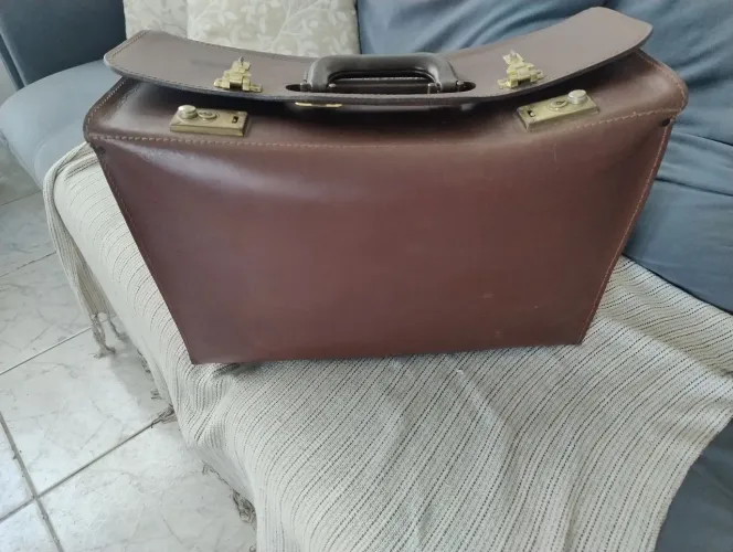 Mala antiga em couro 