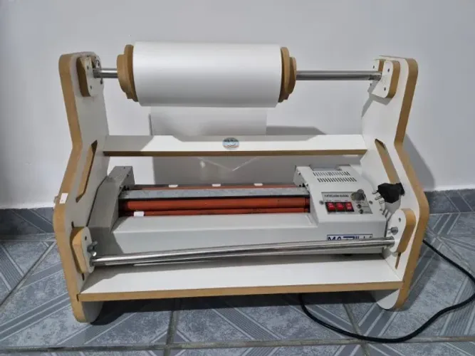 PLASTIFICADORA E LAMINADORA