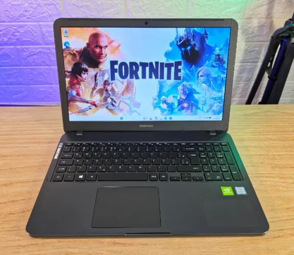 Notebook Samsung, i7 8565U, Nvidia MX110 2GB, 8GB RAM, SSD 240GB, Tela 15,6