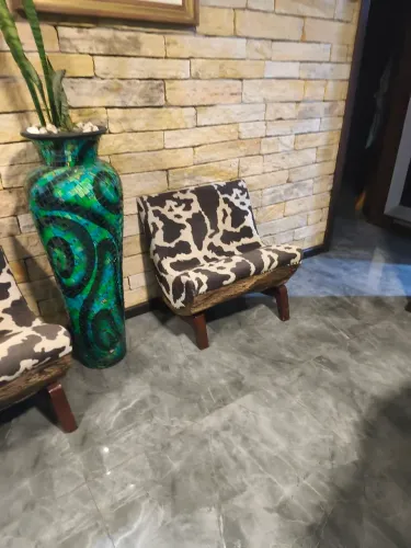 Poltronas de madeira maciça 