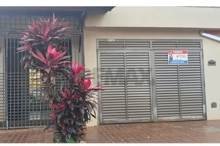 Casa térrea 175m² área útil à venda com 3 quartos no Quintino Facci II