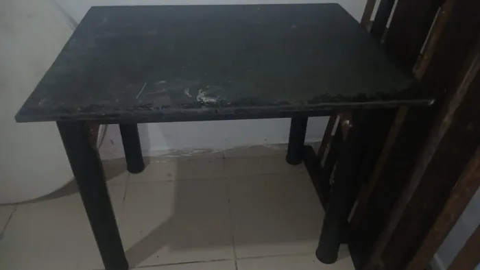 Mesa de mármore 4 cafeiras