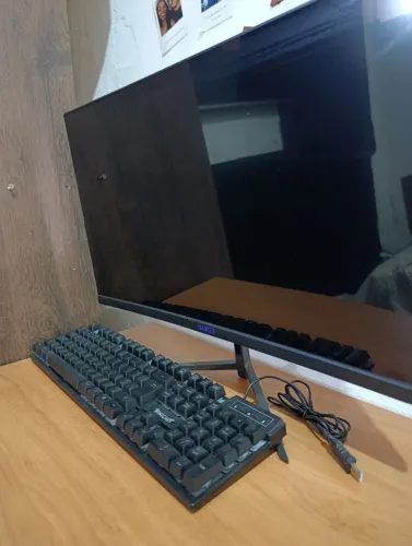Monitor valak 180 hzz curvo