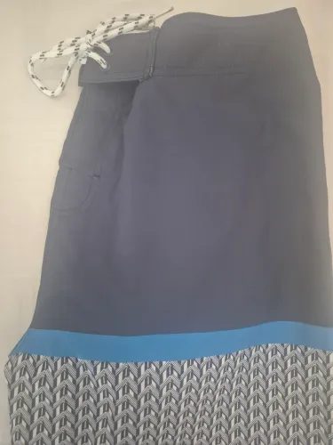 Bermuda d'Água Masculina Azul Marinho com Estampa Geométrica