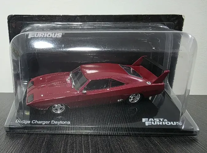 Miniatura Velozes e Furiosos 1/43 Dodge Charger Daytona edição 5 - Salvat Luppa