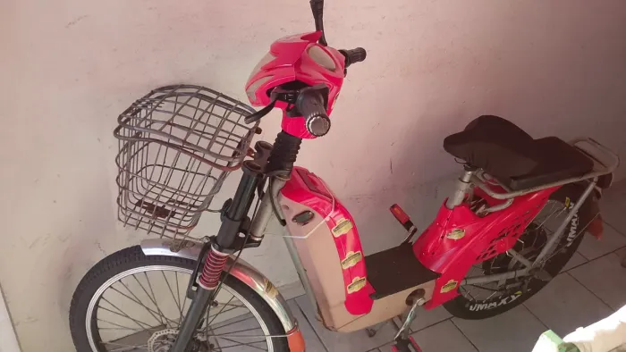 Bicicleta elétrica com documentação e revisão em dia