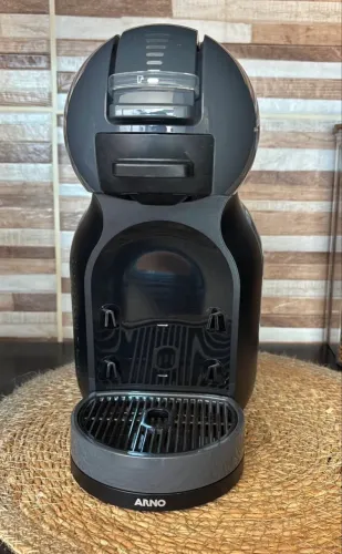 Cafeteira Arno Dolce Gusto preta 