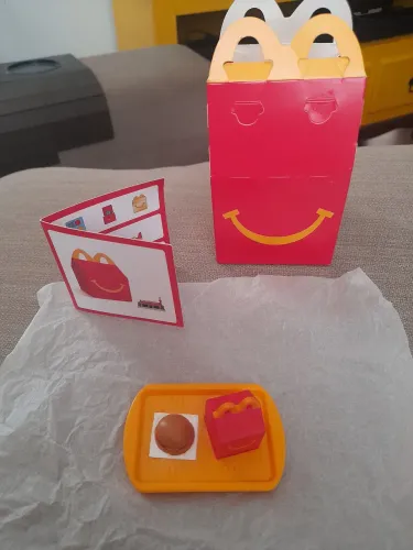 Brinquedo Coleção McDonald's 2026 Mini Mc Cheese Burger 