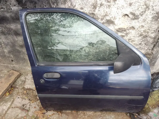 Porta dianteira direita Ford fiesta 2001 ( veículo 4 portas)