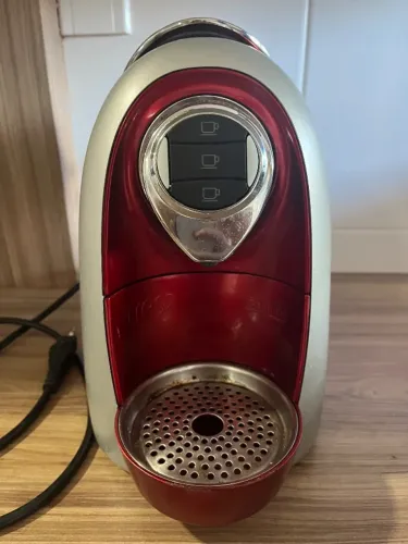 Cafeteira (três corações) de cápsulas 