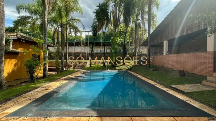 CASA COM EXCELENTE TERERENO DISPONÍVEL PARA VENDA NO CONDOMÍNIO OURO VELHO MANSÕES NOVA L