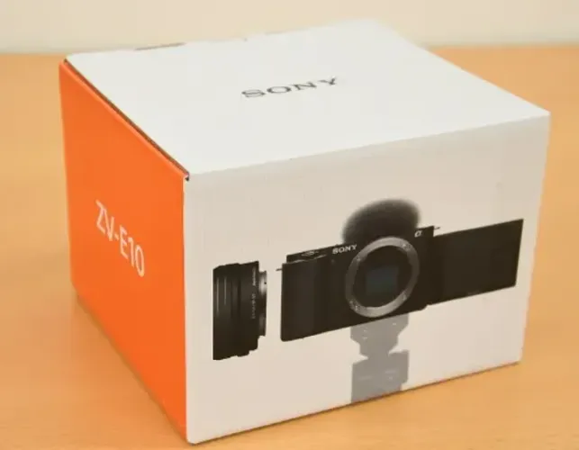 Câmera Sony ZVE10 + kit lente 16-50mm e audio  (LACRADA) 
