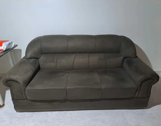 Conjunto de sofás elegantes de 2 e 3 lugares com 2 capas.