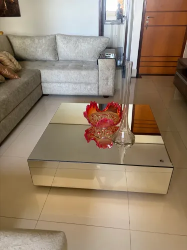 Mesa de centro espelhada