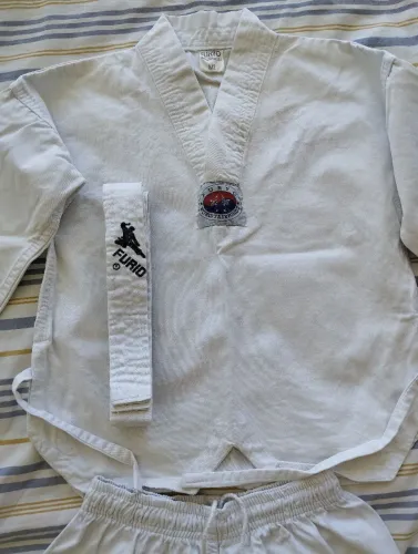 Vendo kimono Taekwondo tam. M2 (+ - 6 anos)