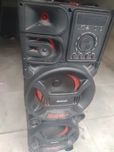 Vendo caixa amvox 1500 watts funcionando perfeitamente R$ 1750,00