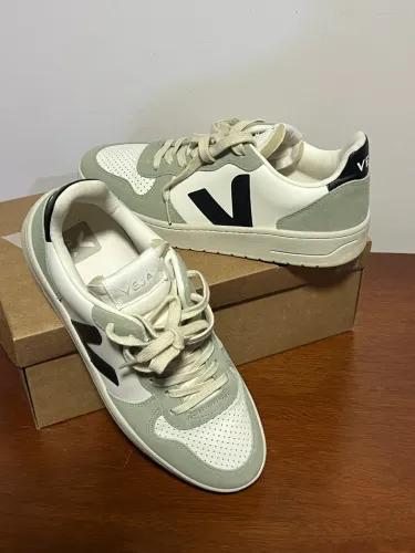 Tênis VEJA V-10 Leather Pure Black Clay - NOVO