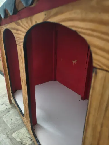 Vende-se casinha de madeira para cachorro