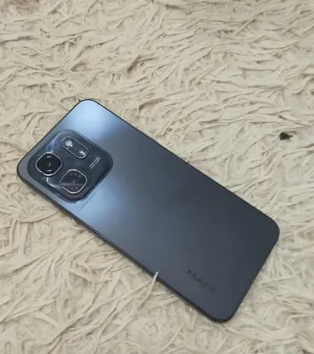 Celular semi-novo, preço baixo pra vender logo 