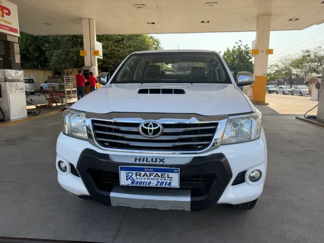 Toyota Hilux CD SRV D4-d 4X4 3.0 TDI Dies 2014
