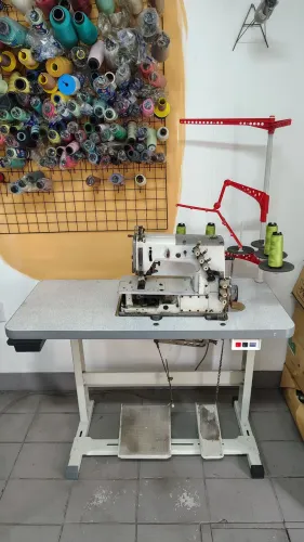 Máquina Fechadeira Industrial de Base Plana - Alta Performance