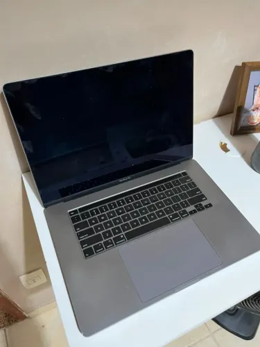 MacBook Pro 16" (2019) i9 / 32GB / 1TB - Para Sucata / Peças / Reparo