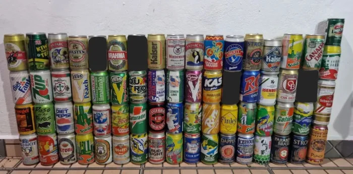 Coleção de 64 latinhas (vazias)