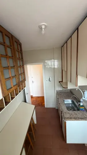 Apartamento com 50m2, 1 quarto, sala ampla, andar alto, 700mts do parque da Aclimação.