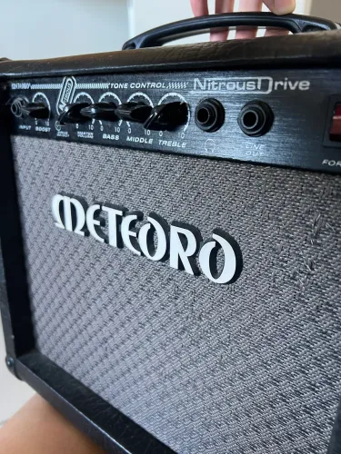 AMPIFICADOR METEORO NITROUS DRIVE 15 GUITARRA