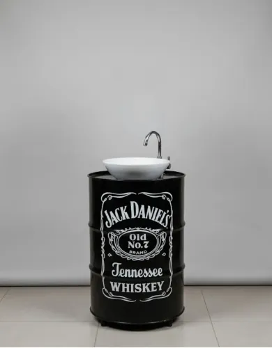 Tambor Decorativo Estilo Industrial Com cuba e torneira Jack Daniels
