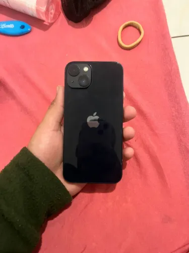 iPhone 13. 