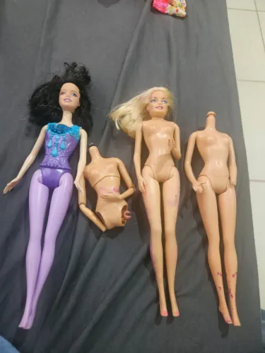 Lote com quatro Barbie sucata