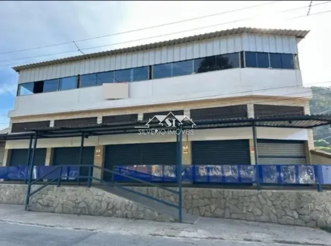 Loja- Petrópolis, Corrêas