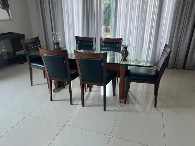 Mesa de jantar de seis lugares