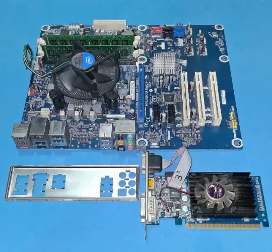 Placa mãe Intel DP67BA LGA1155 CPU i5 2310 8GB DDR3 HDMI