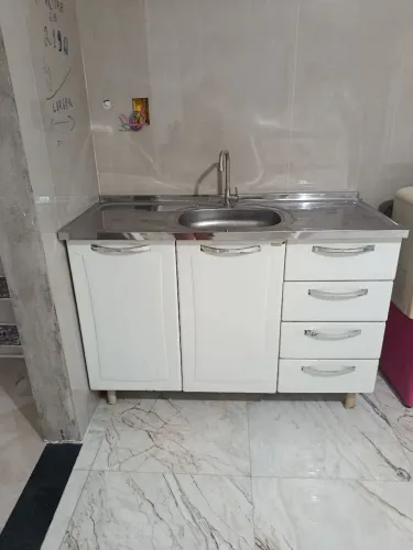 Vendo Armário com Pia.