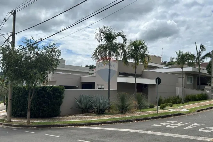 Casa para locação, mobiliada no Portal do Jequitibá I 3 dormitórios, 2 suítes com piscina