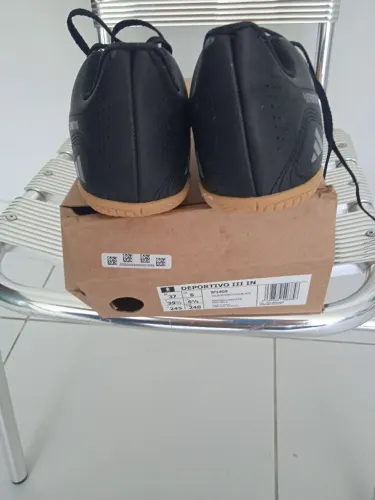 Vendo chuteira futsal Adidas deportivo III IN número 37 nova