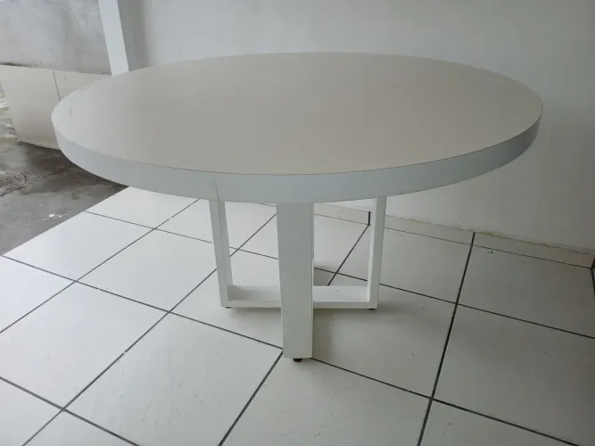 Mesa redonda, 1.20m diâmetro,cabe até 6 cadeiras,nova, base metalica, estilo industrial