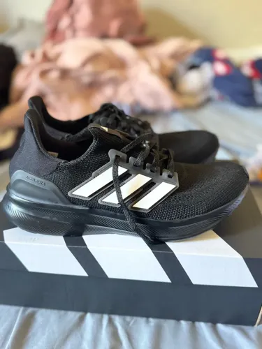 Tênis adidas 
